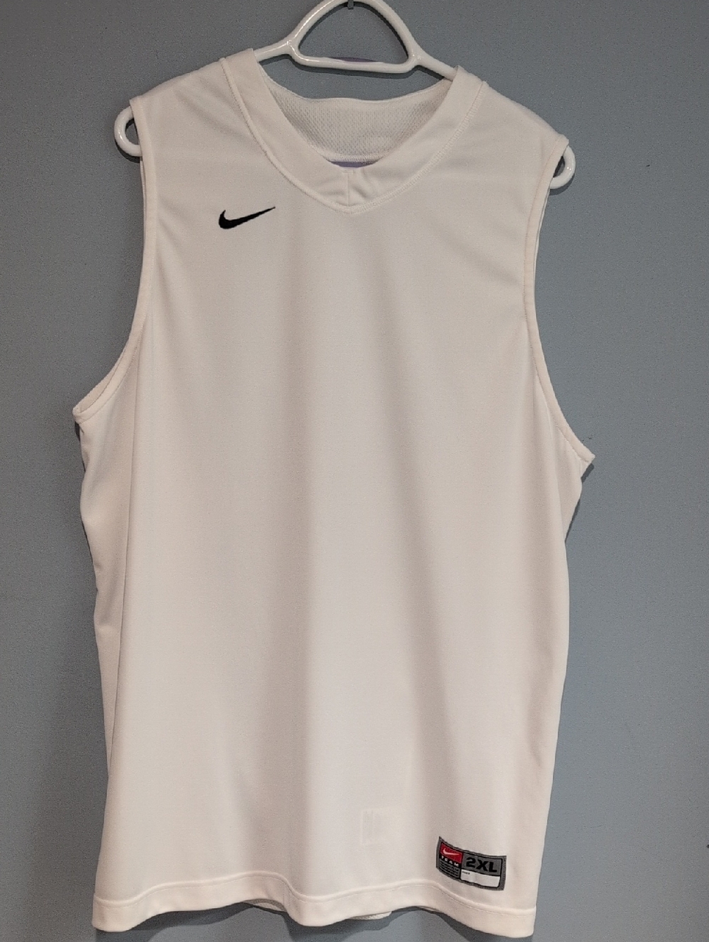 Nike White Sleeveless Dri Fit Jersey with Black Nike Logo Size 2XL